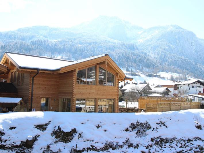 Chalet für 10 Personen, mit Balkon und Whirlpool sowie Terrasse und Sauna in Kaprun