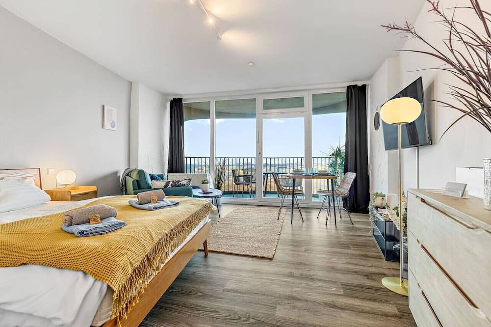 Entire apartment, Arbio I Hoteltower Apart Wittelsbach Park in Augsburg, Bavarian Swabia