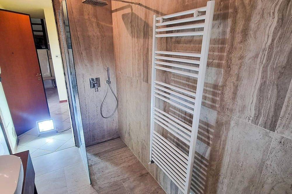 Ganze Wohnung, Geschmackvoll möblierte Ferienwohnung in ruhiger & sonniger Aussichtslage in Pino sulla Sponda del Lago Maggiore, Maccagno con Pino e Veddasca