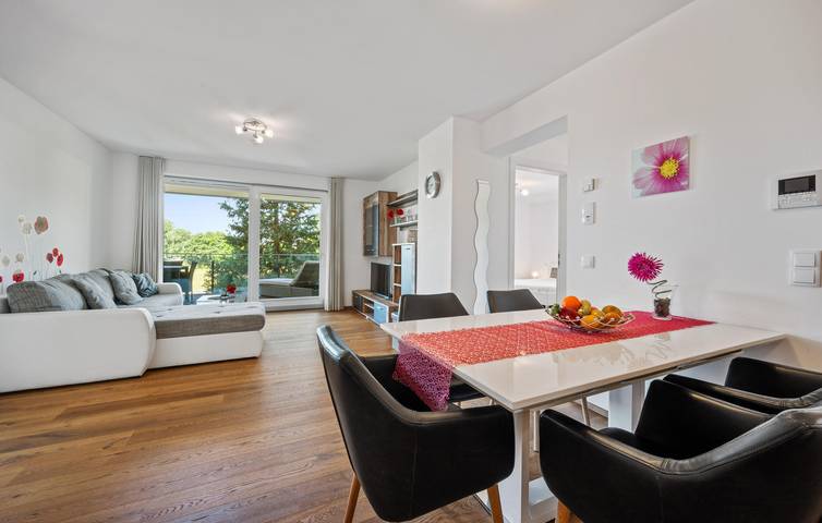 Ganze Ferienwohnung, Familienfreundliche Ferienwohnung mit Seeblick und moderner Ausstattung in Maria Wörth in Pörtschach am Wörthersee, Klagenfurt-Land