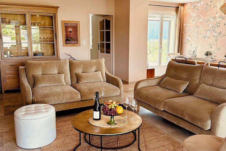 Location de vacances pour 8 personnes, avec terrasse et jardin, animaux acceptés à Vertus - 4