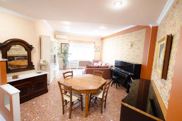 Appartamento per 7 persone, con Balcone e Idromassaggio nonché Terrazza in Lido di Ostia