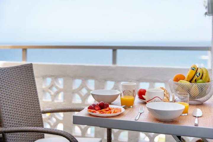 Apartamento entero, Apartamento de vacaciones 'Olas Del Atlántico' con vistas al mar, piscina compartida y Wi-Fi in El Pris, Tacoronte