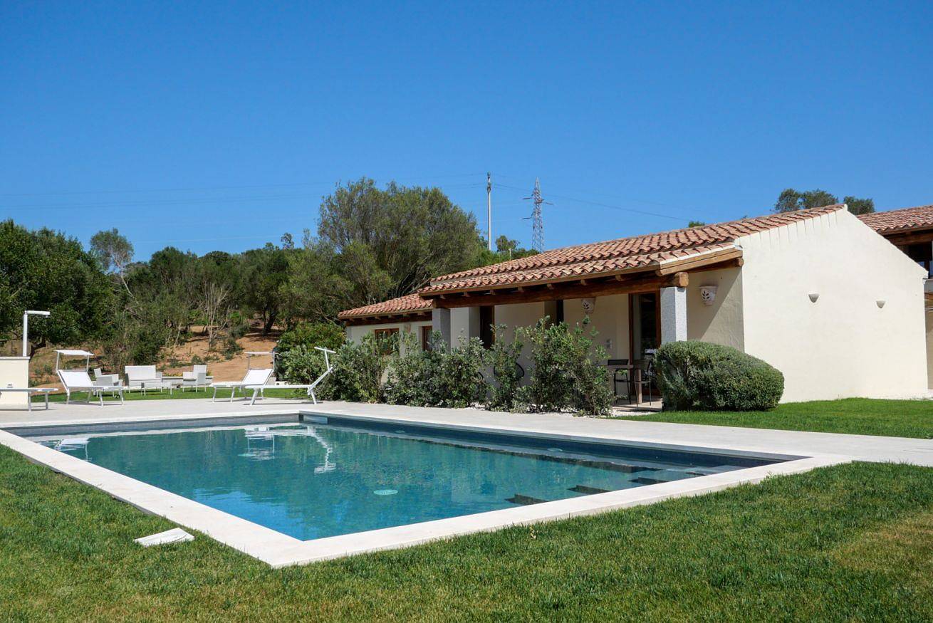 Entire apartment, Villa L'Aldia - 3-room with terrace and swimming pool in Arzachena, Costa Smeralda