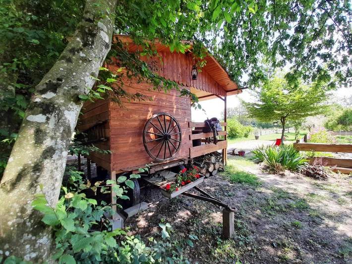 Gîte pour 4 personnes, avec terrasse et vue à Saint-Privé
