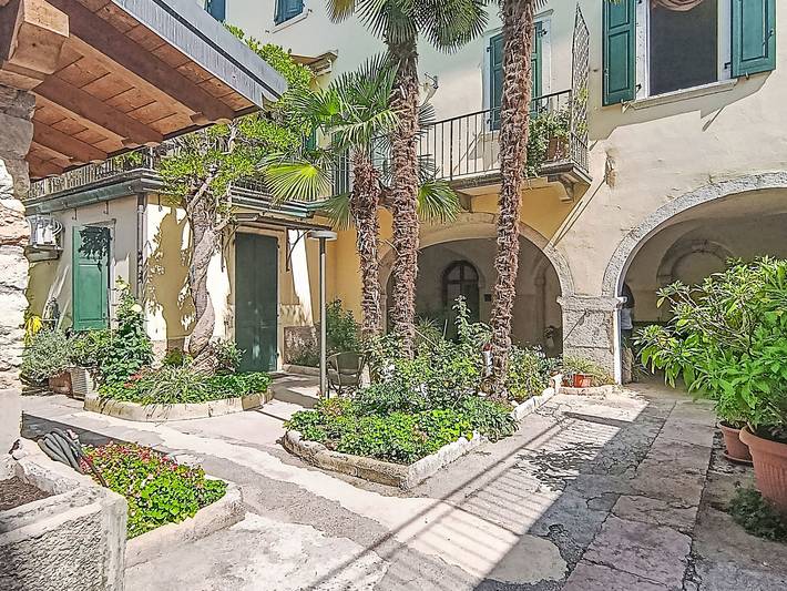Ferienwohnung für 4 Personen, mit Terrasse und Garten sowie Seeblick in Arco