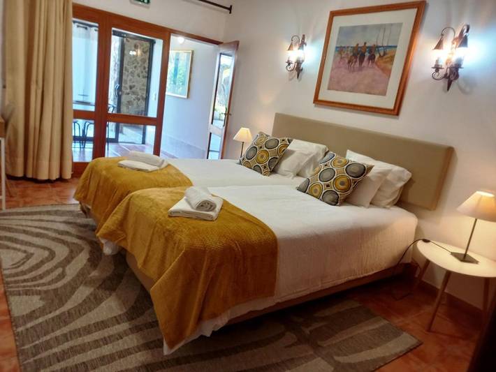 Apartamento de férias para 2 pessoas, com piscina e terraço e ainda jardim em Lagos