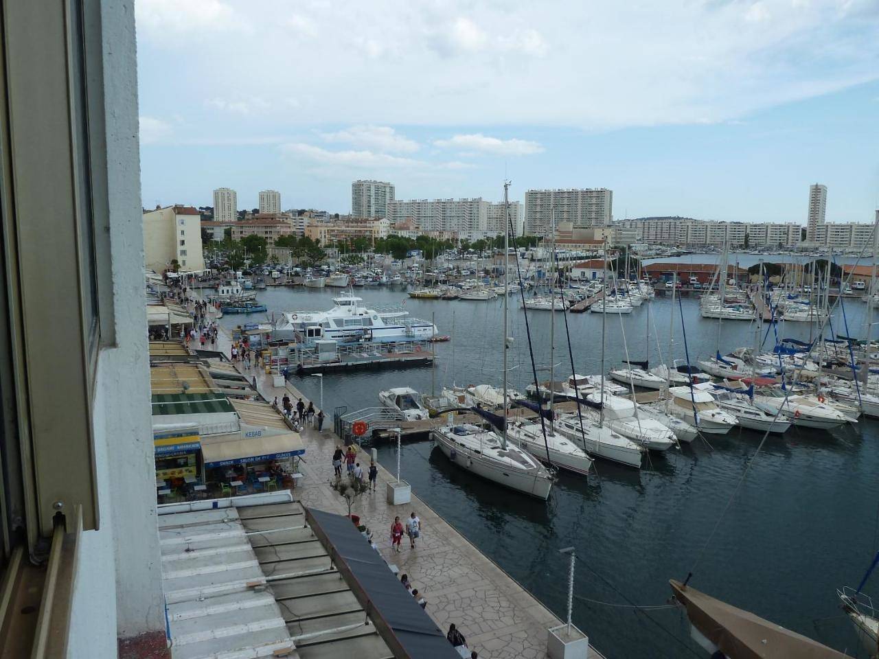 Appartement entier, Apartment with Sea View in Toulon, Côte méditerranéenne (France)