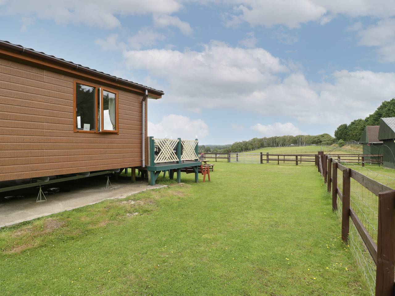 Hill View, Lilac Lodge in Dorset