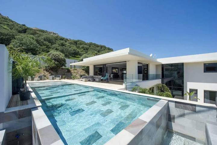 Villa pour 10 personnes, avec jardin et piscine