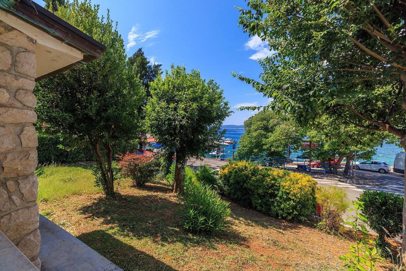 Cijeli apartman, Faszinierendes Apartment nur 50 Meter zum Strand mit Meerblick, Waschmaschine, Klima, Wifi in Selce, Primorsko-goranska županija