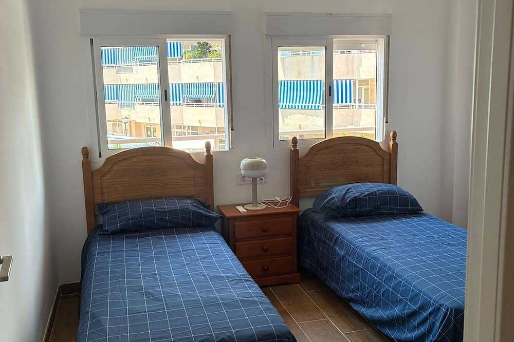 Ganze Wohnung, Apartment on the beach. 10 minutes from Valencia Sleeps 4. 2 bedroom 1 bathroom in Playa Puebla de Farnals, la Pobla de Farnals