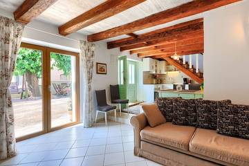 Ferienhaus für 9 Personen, mit Pool und Garten sowie Terrasse in Kastelir