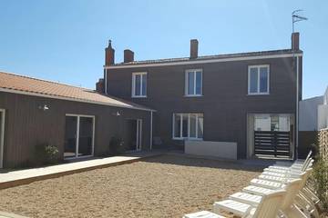 Location de vacances pour 20 personnes, avec jardin et terrasse, animaux acceptés à L'Aiguillon-sur-Mer