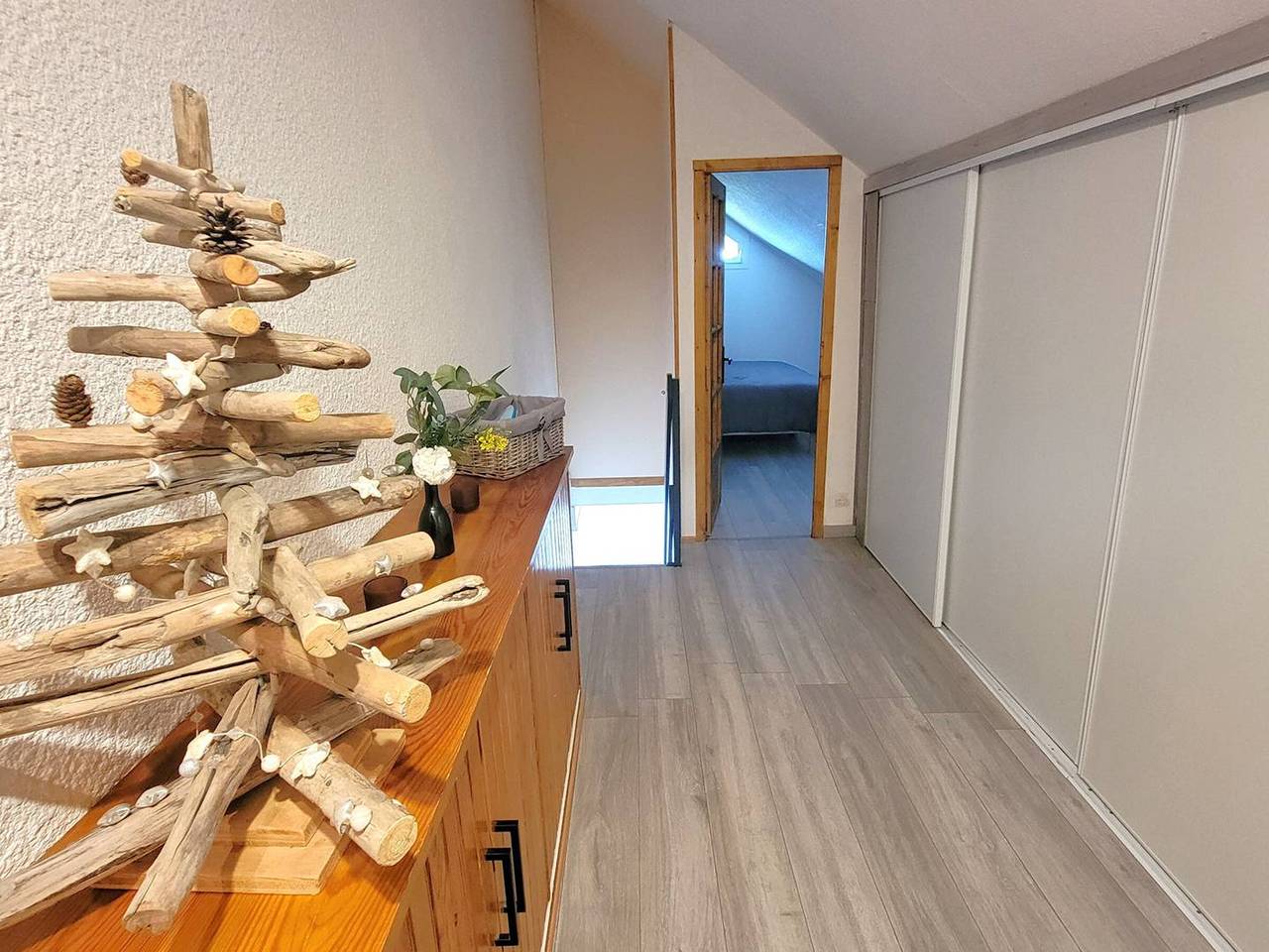 Entire apartment, Duplex 6 pers - Center station - Ski/Hiking - Balcony in Saint-Michel-de-Chaillol, Écrins National Park