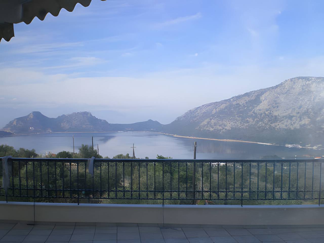 Ferienhaus „Billi's Loft“ mit Meerblick, Wlan und Klimaanlage in Loutraki-Perachora, Korinthia