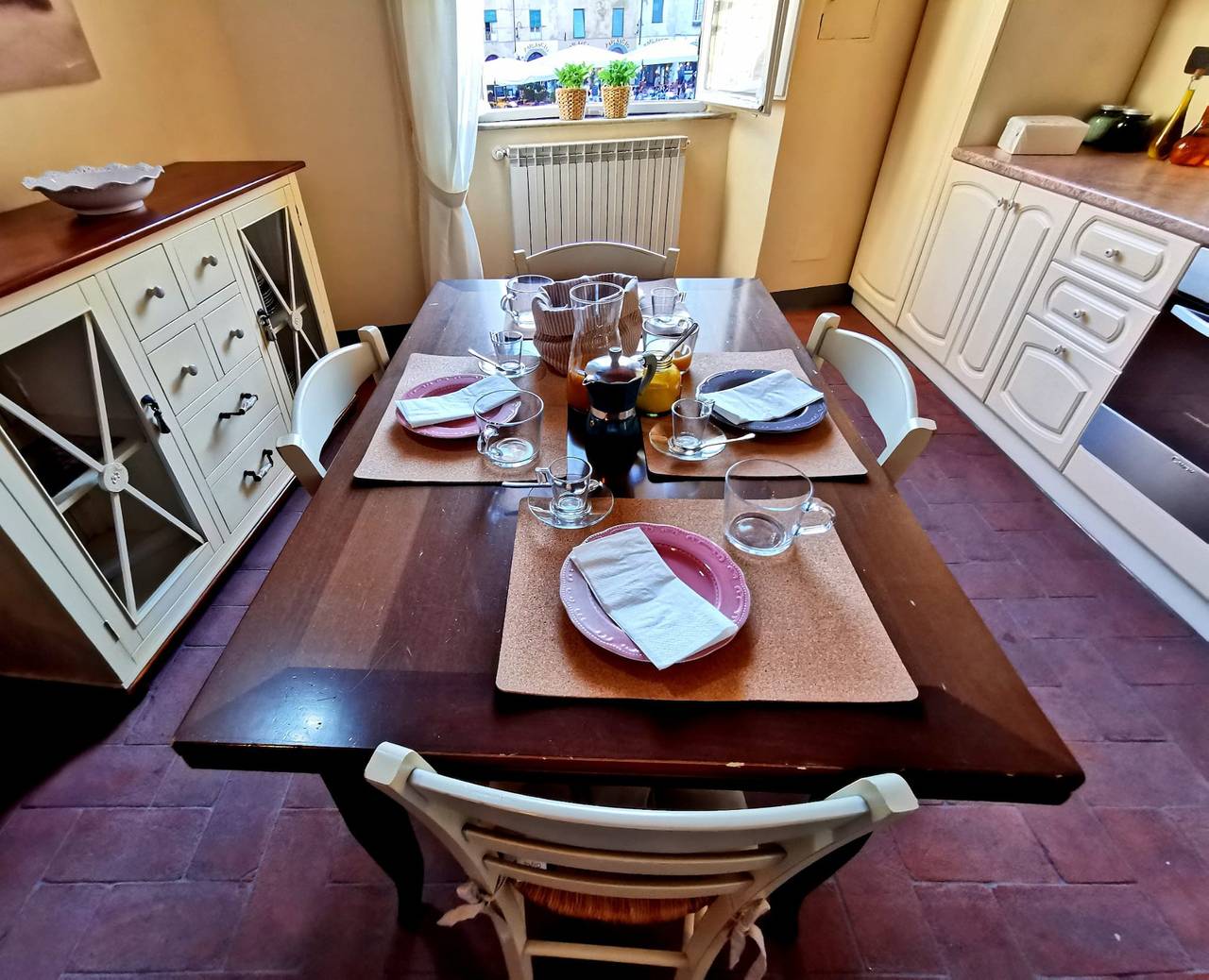 Entire apartment, Apartment 'In Anfiteatro - Vivere Lucca' with Wi-Fi in Lucca, Via Francigena