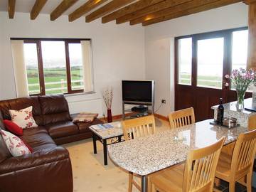 Log Cabin for 4 People in Fishguard, South-Wales, Photo 3
