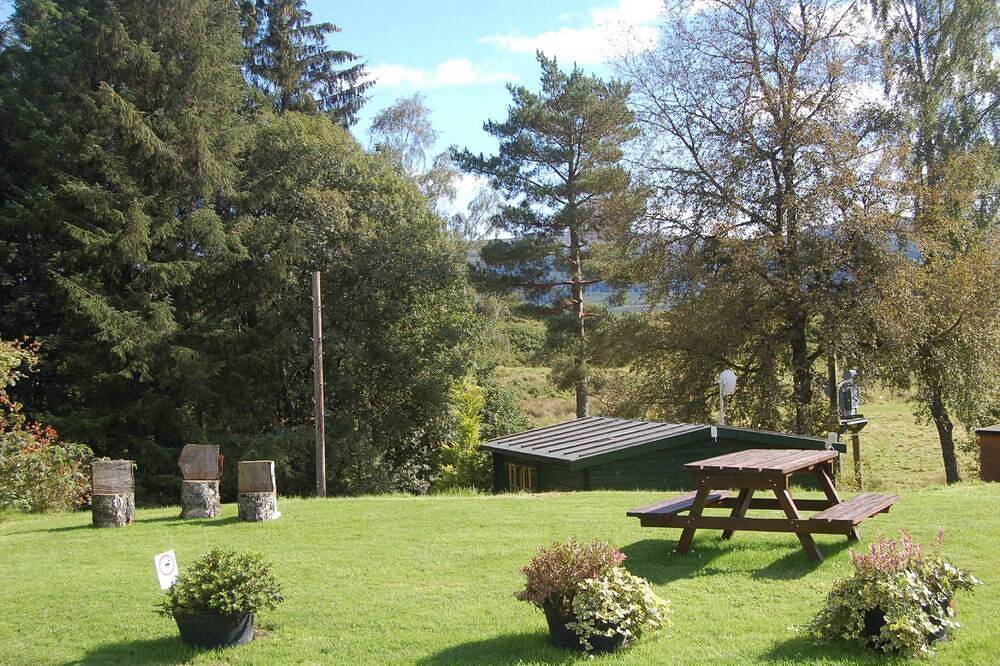Cosy Rowan (3) woodland lodge by Killin, Loch Tay in Killin, Stirling region