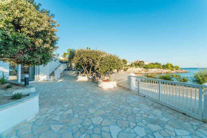 Villa Family Dream with Pool in Mandre, Pag