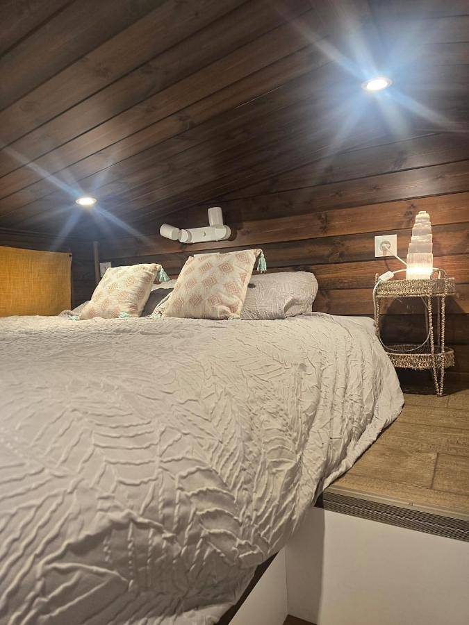 Gîte pour 3 personnes, avec Jacuzzi et Terrasse ainsi que Jardin et Sauna à La Bruyère - 4