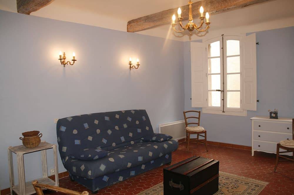 Entire apartment, Provence Typical house with studio in the center of the village of Callas in Callas, Draguignan region