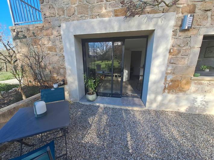 Gîte pour 2 personnes, avec vue ainsi que terrasse et jardin à Salles-la-Source - 3