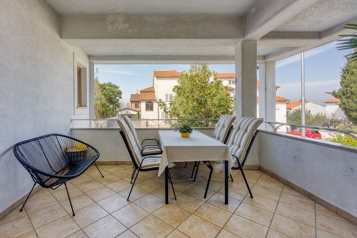 Ferienwohnung für 6 Personen, mit Balkon/Terrasse in Poreč