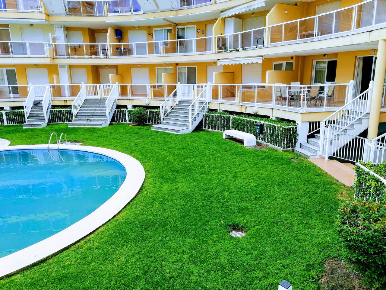 Apartamento entero, Apartamento familiar de 3 habitaciones con terraza grande y piscina in Playa Xeraco, Jaraco