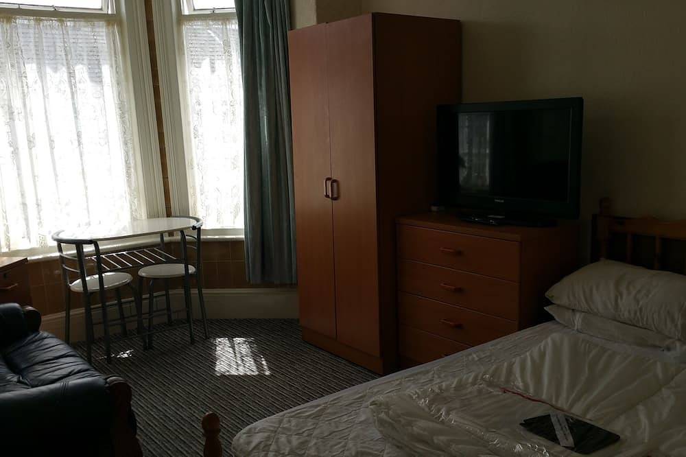 Entire apartment, 2 berth, first floor flat, Glen Villa 4 in Great Yarmouth, The Broads