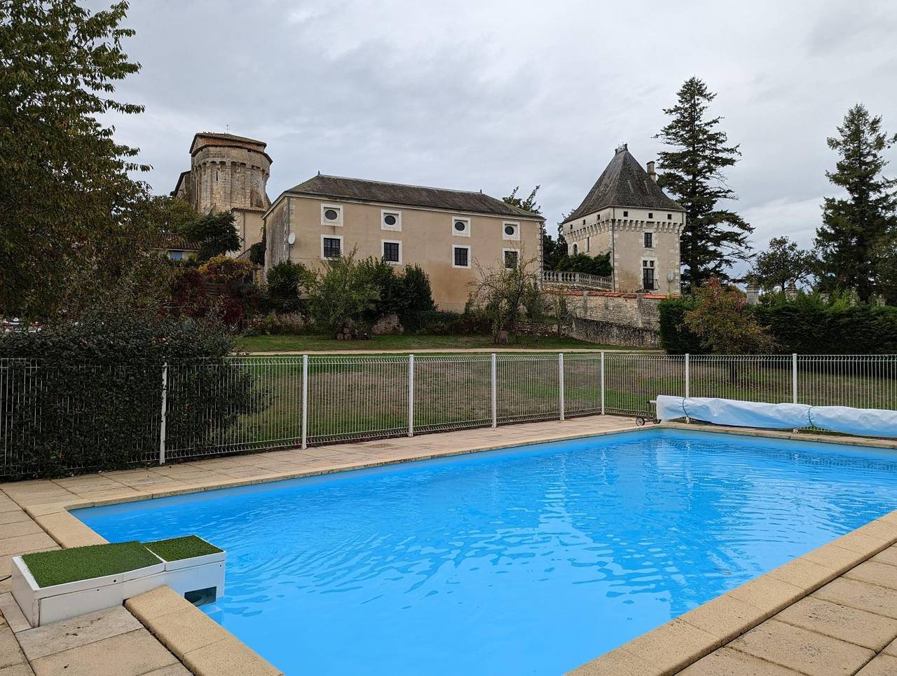 Le Petit Gîte in Charras (homonymie), Charente