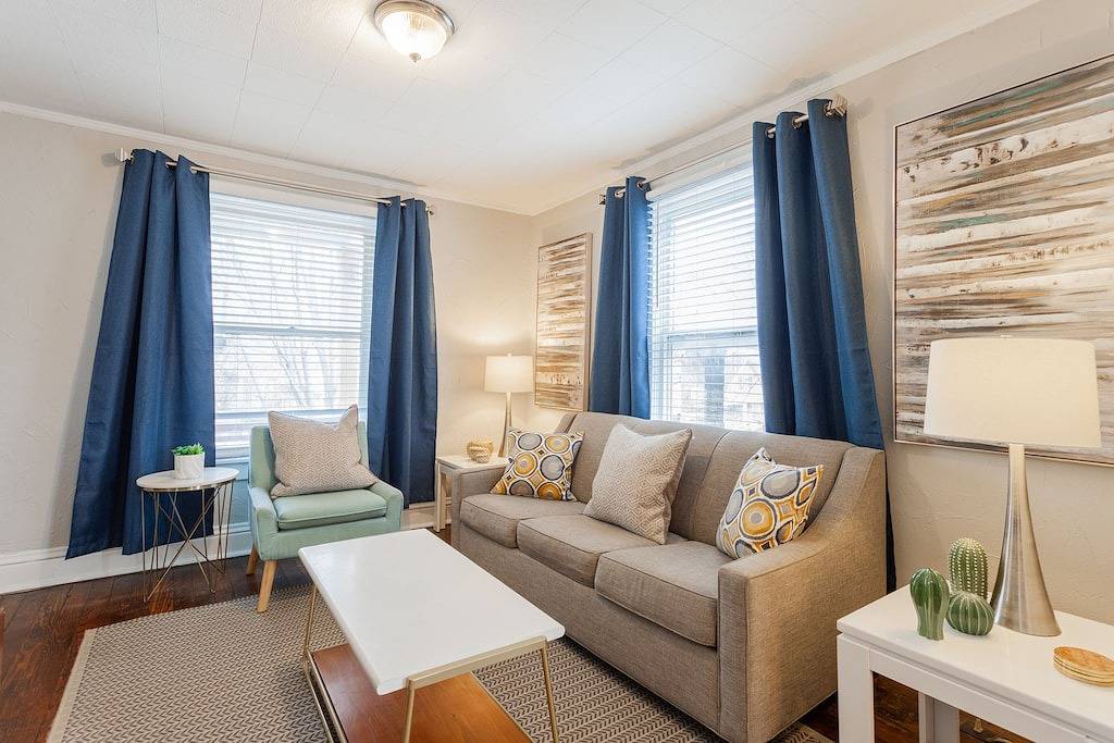 Ganze Wohnung, Westport Hideaway 15 in Kansas City, Missouri