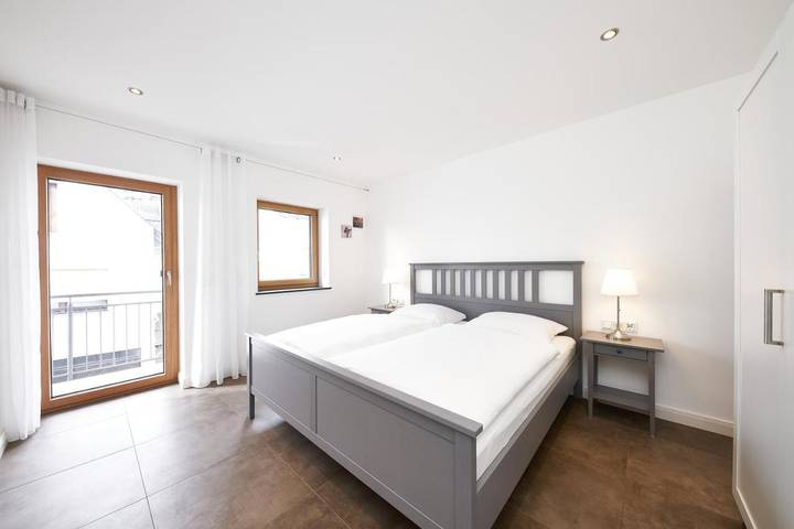 Ferienwohnung für 2 Personen, mit Ausblick und Balkon in Lieser - 2