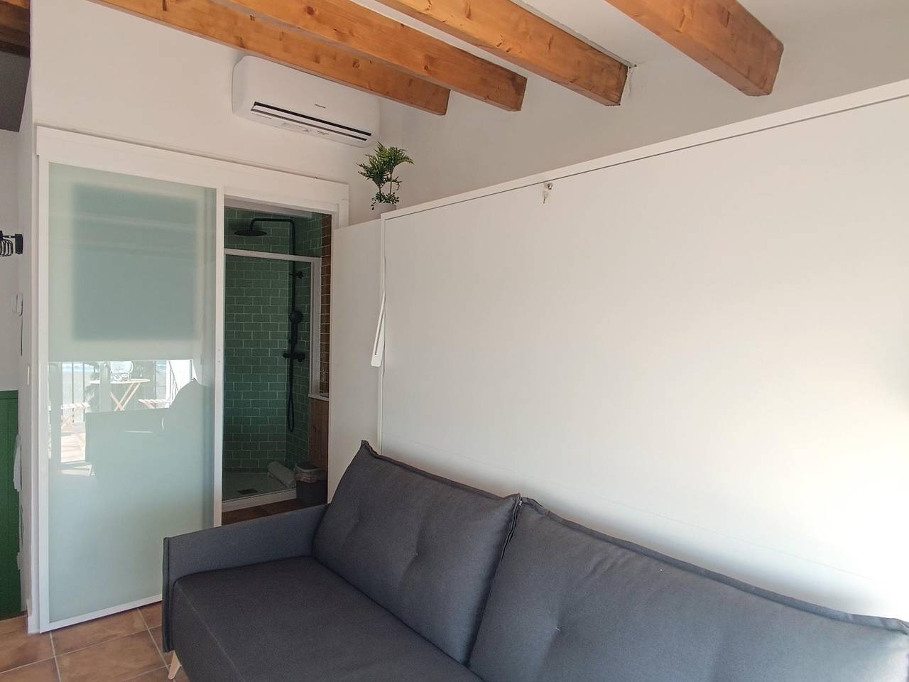 Entire studio, Syrah in La Vila Joiosa, Costa Blanca