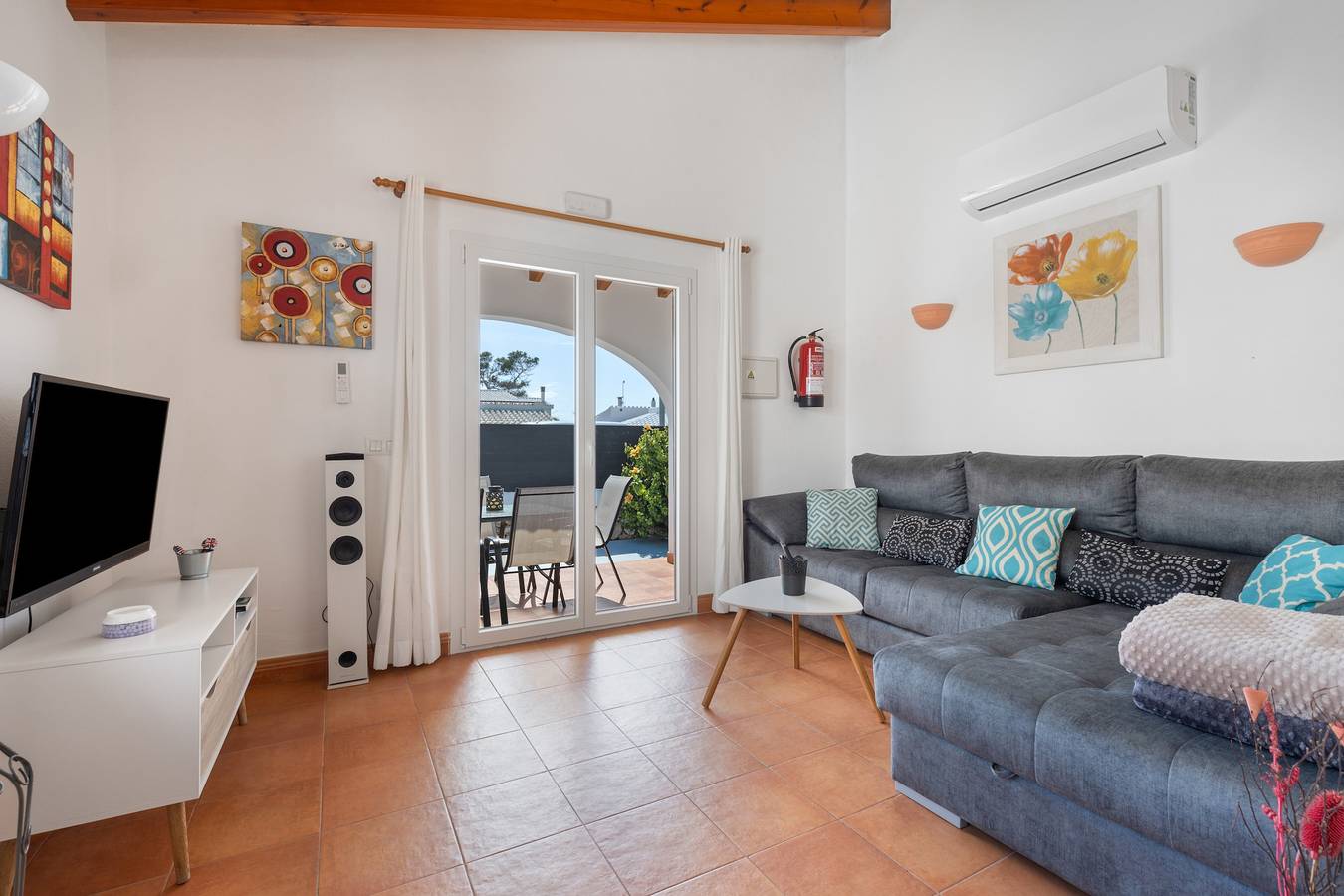 Villa Rose com churrasqueira, mesa de bilhar, piscina e canais internacionais por satélite in Cala Blanca, Ciutadella de Menorca