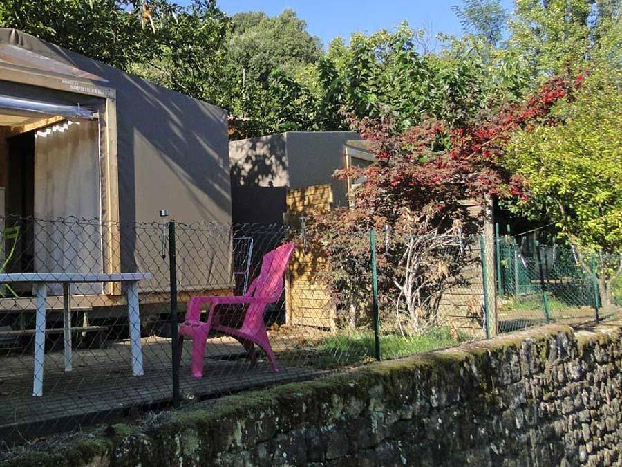 Camping Les Châtaigniers - Glampingtent 4 personen - Maori van woensdag tot woensdag in het seizoen in Ribes, Parc naturel régional des Monts d'Ardèche
