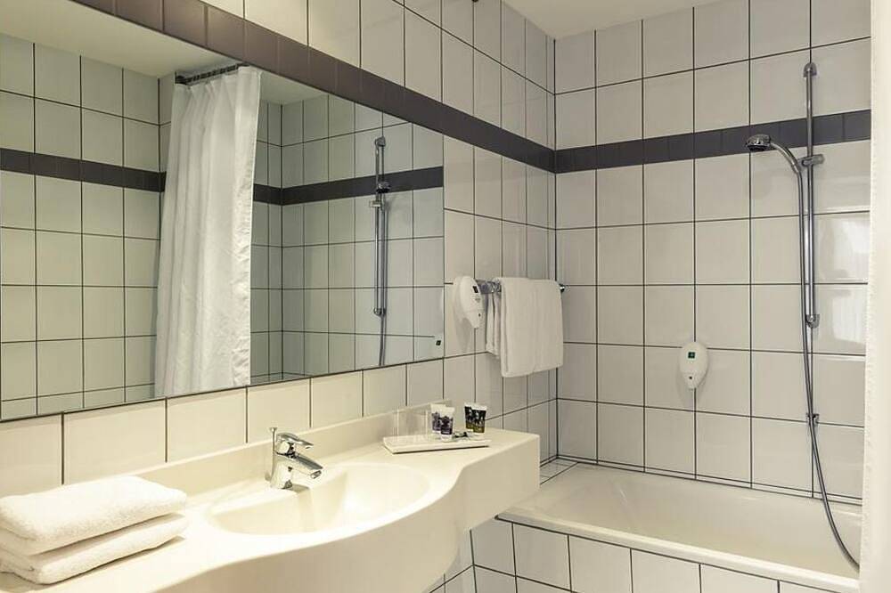 Standard Zimmer, Dusche, Wc, Nichtraucher - Hotel Schloss Neustadt-Glewe in Neustadt-Glewe, Ludwigslust-Parchim