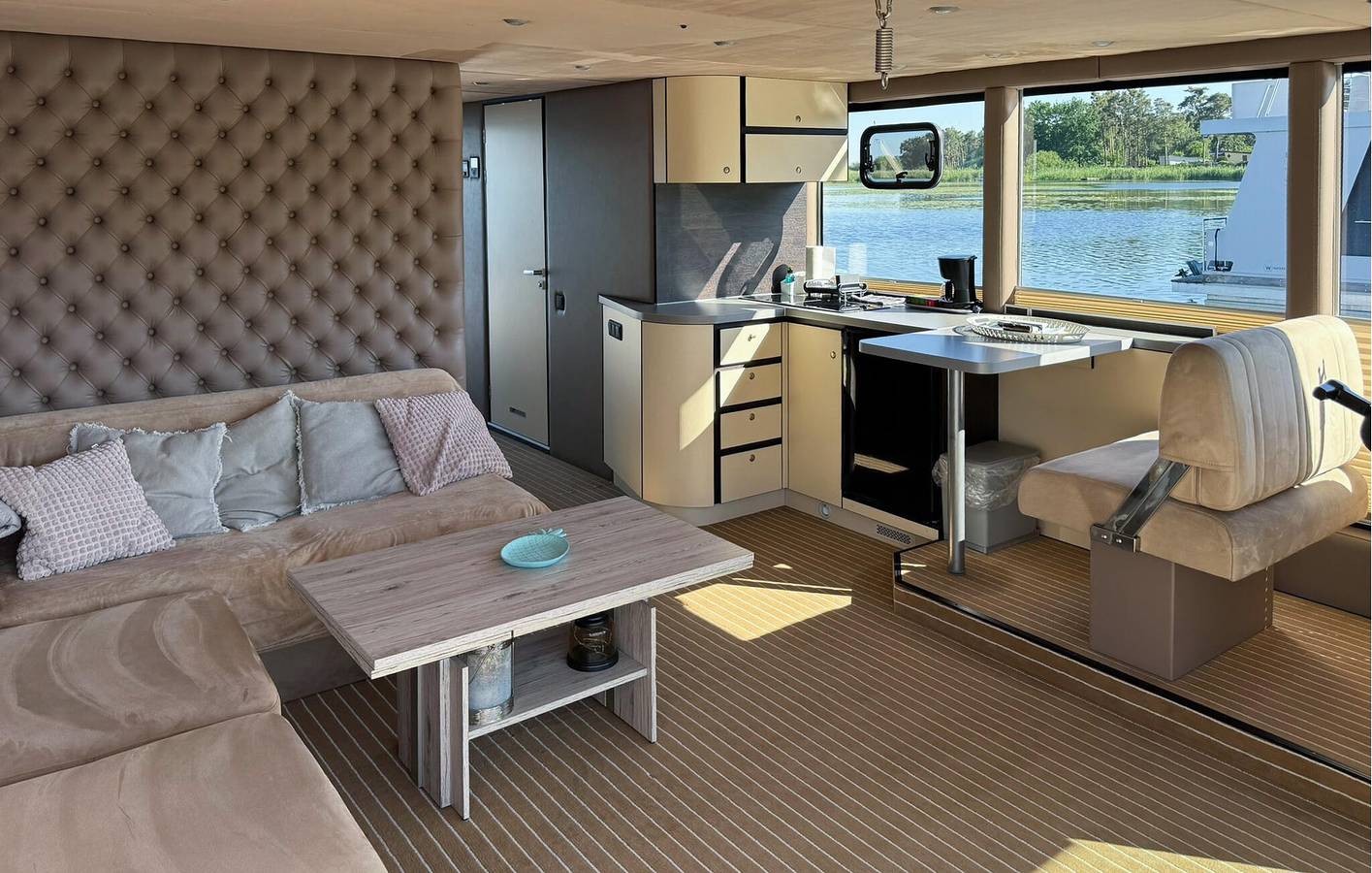 Hausboot mit Seeblick, Terrasse und Garten in der Nähe von Strand und Fluss in Havelsee, Westhavelland
