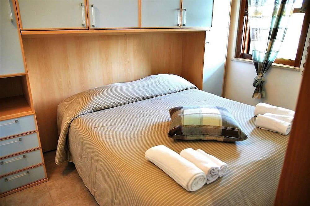 Charming house in Fondi with covered patio in Fondi, Agro Pontino