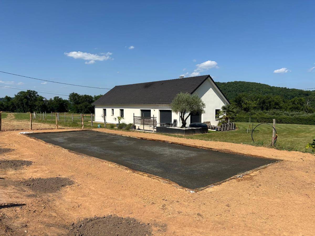Three-Bedroom House in Brignac-la-Plaine, Région de Brive-la-Gaillarde
