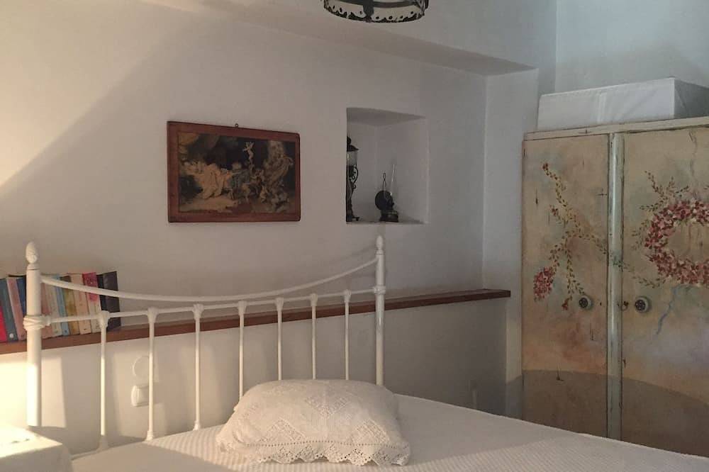 Entire apartment, Stefania's Stonebuilt House, mountain Parnon, Karyes Lakonias in Peloponnese region