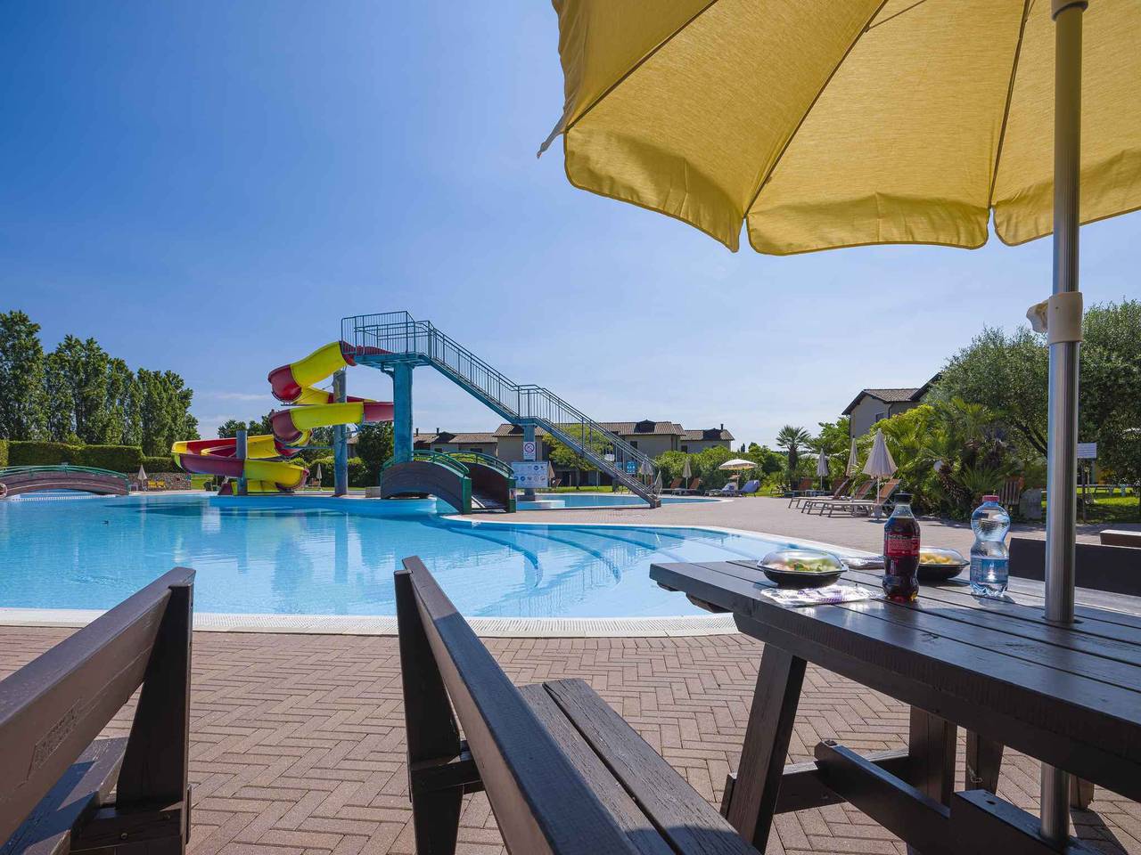 Apartamento vacacional entero, Holiday apartment mit Pool  in Castelnuovo del Garda, Montañas Garda