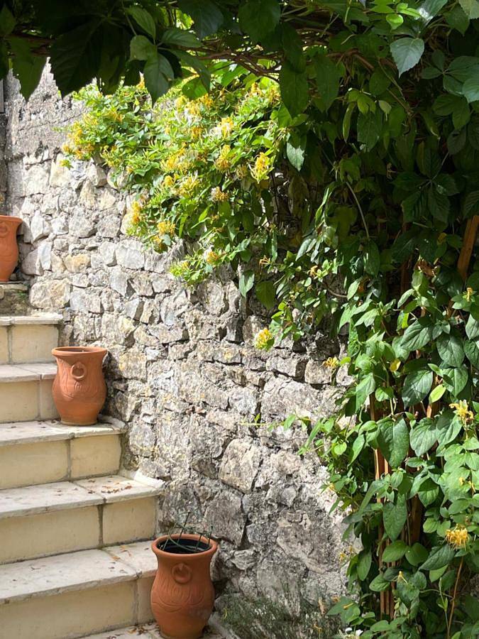 Double Room with Private Bathroom in Moulézan, Région de Nîmes