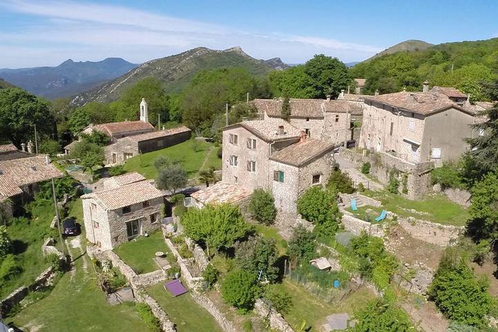 Gîte pour 5 personnes, avec jardin et terrasse, animaux acceptés à Sumène