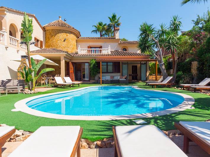 Vacation rental for 12 people, with Balcony/Terrace and Yard as well as Pool in West Majorca