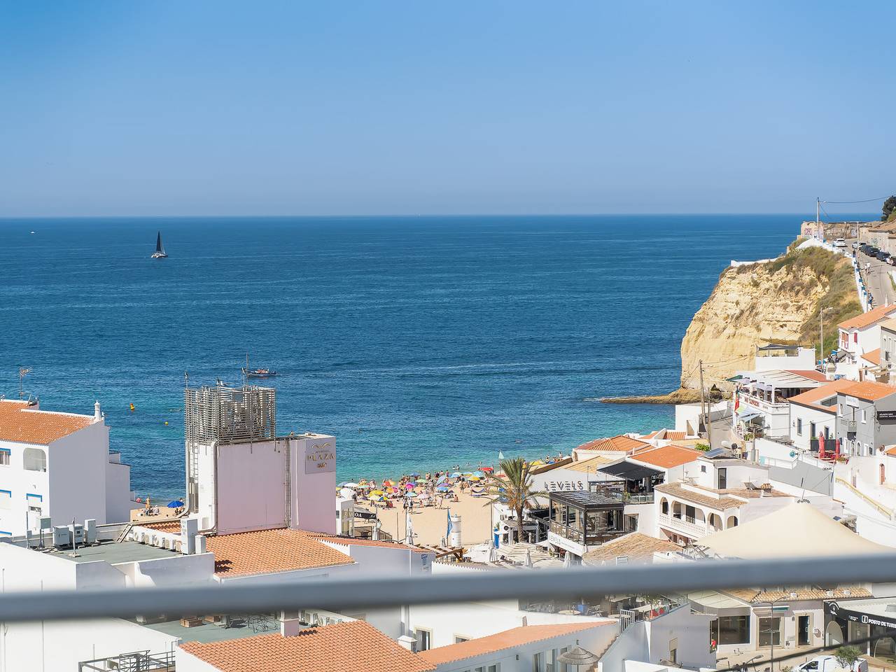 Casa de ciudad con vista al mar y AC in Carvoeiro, Distrito de Faro