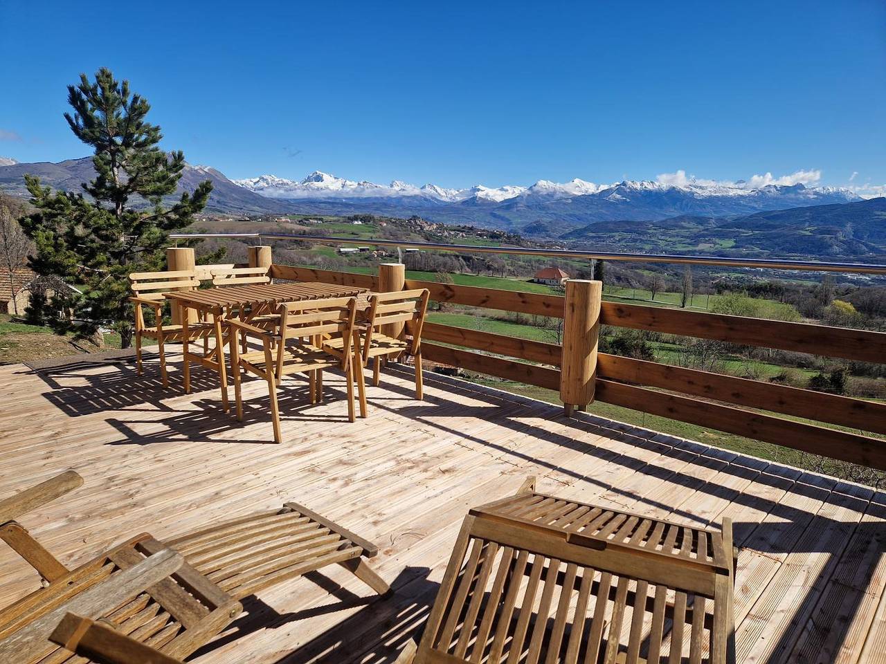 Le Chalet en rondins in Pelleautier, Gap und Umgebung