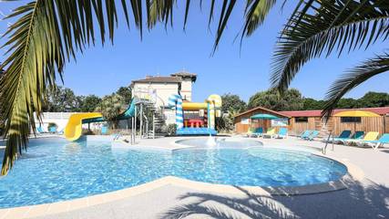 Tente pour 4 personnes, avec terrasse et piscine dans les Pays de la Loire