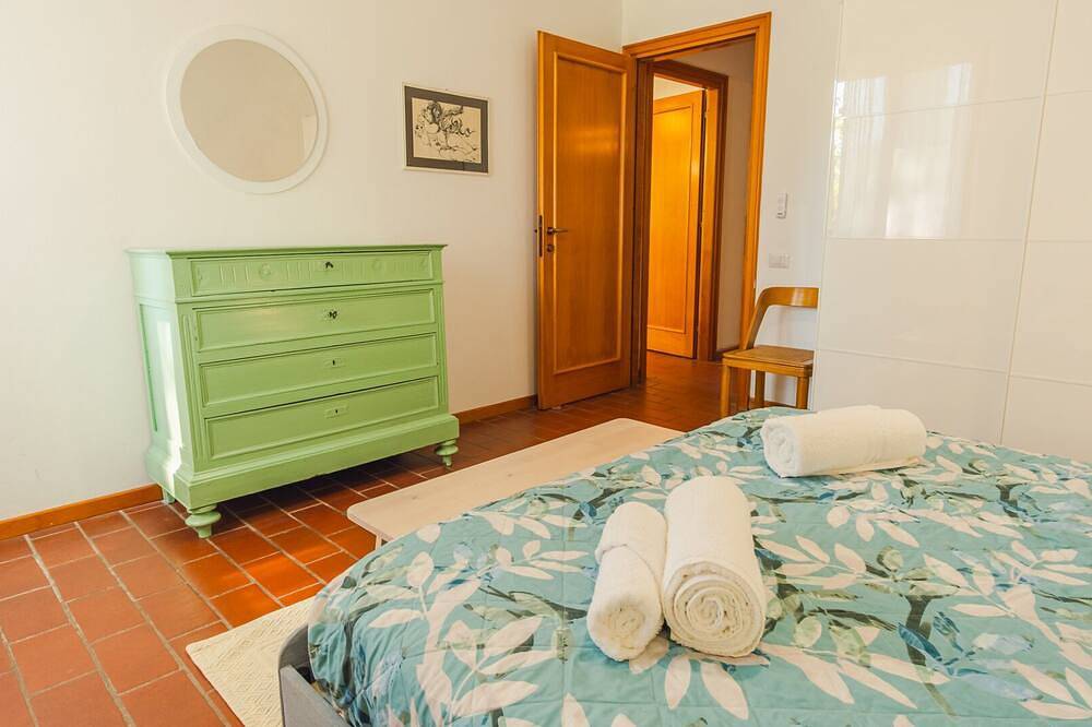 Wohnstätte-Poolblick-Eigenes Badezimmer-Apartment-lago di garda giardino in Costermano, Gardasee-Berge