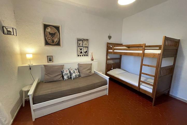 Location de vacances pour 6 personnes, avec terrasse et jardin dans Plage Du Pradeau - 2